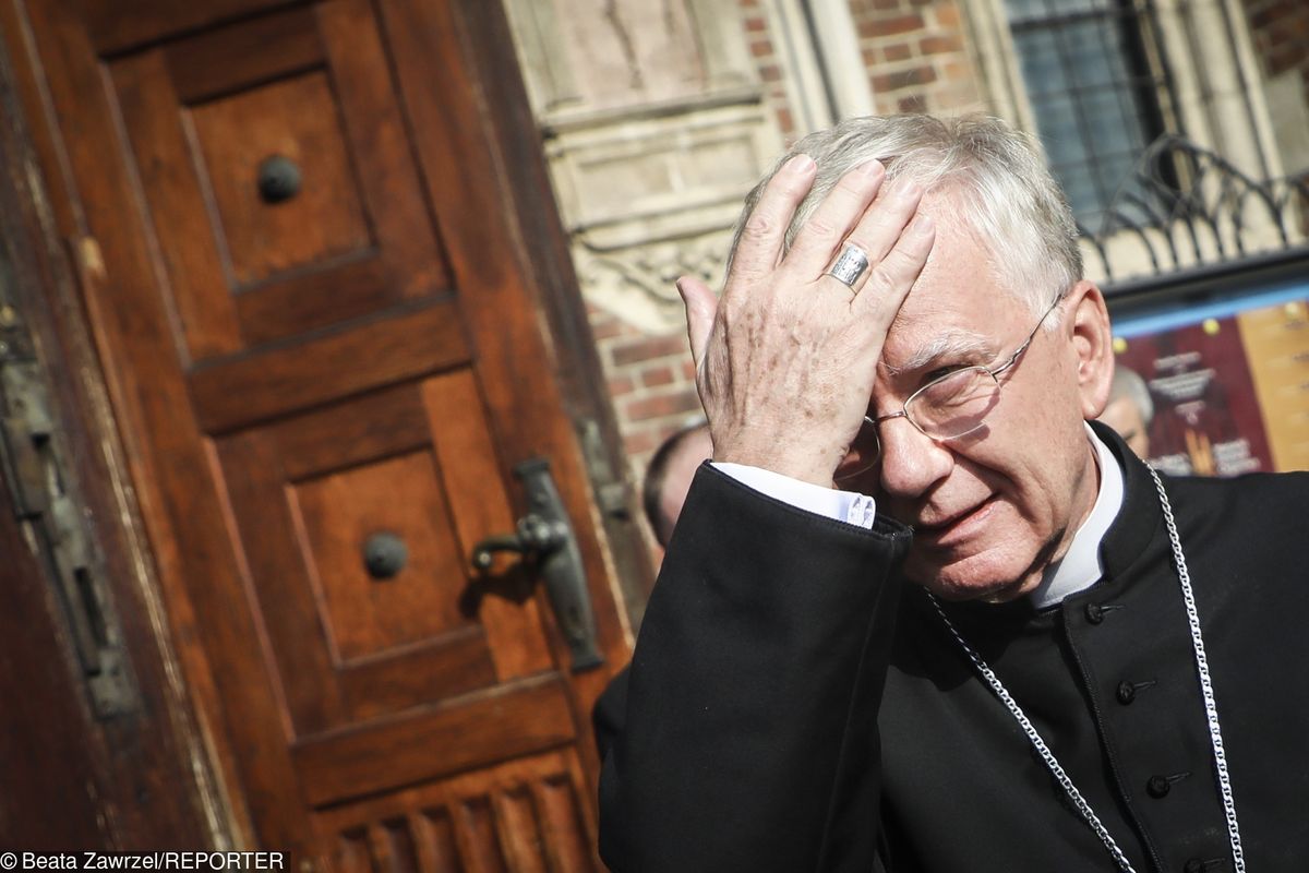 Burza po słowach arcybiskupa o "tęczowej zarazie". Kidawa-Błońska: niebezpieczne