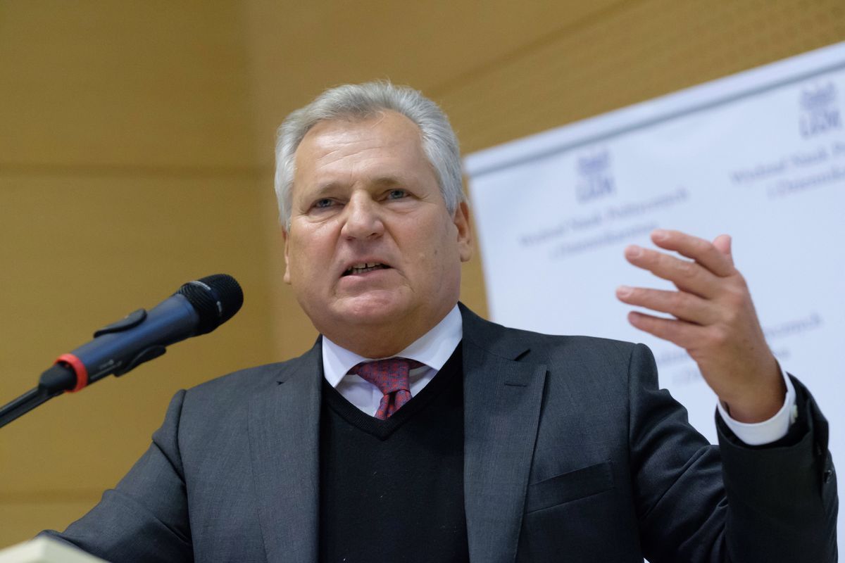 Aleksander Kwaśniewski ma radę dla prezesa PiS. "To co robi na Nowogrodzkiej, niech robi w Sejmie"