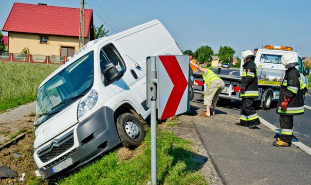 Uderzył busem w grupę dzieci