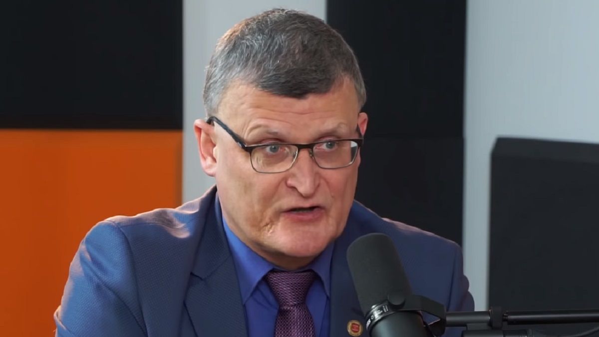 Lekarz Paweł Grzesiowski uważa, że "musimy szykować siły i środki na co najmniej dwa miesiące". Tyle potrwa pandemia?