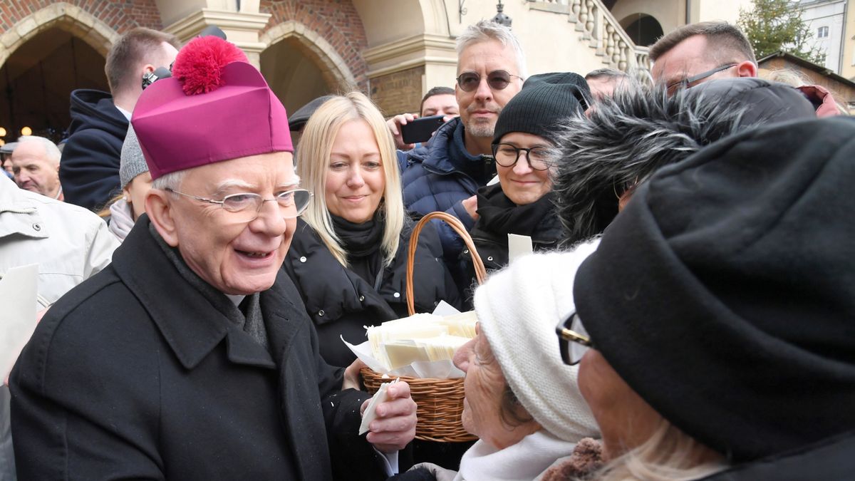 Abp Marek Jędraszewski podczas opłatka z mieszkańcami Krakowa