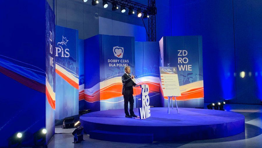 Minister Łukasz Szumowski prezentujący "Piątkę dla zdrowia". 