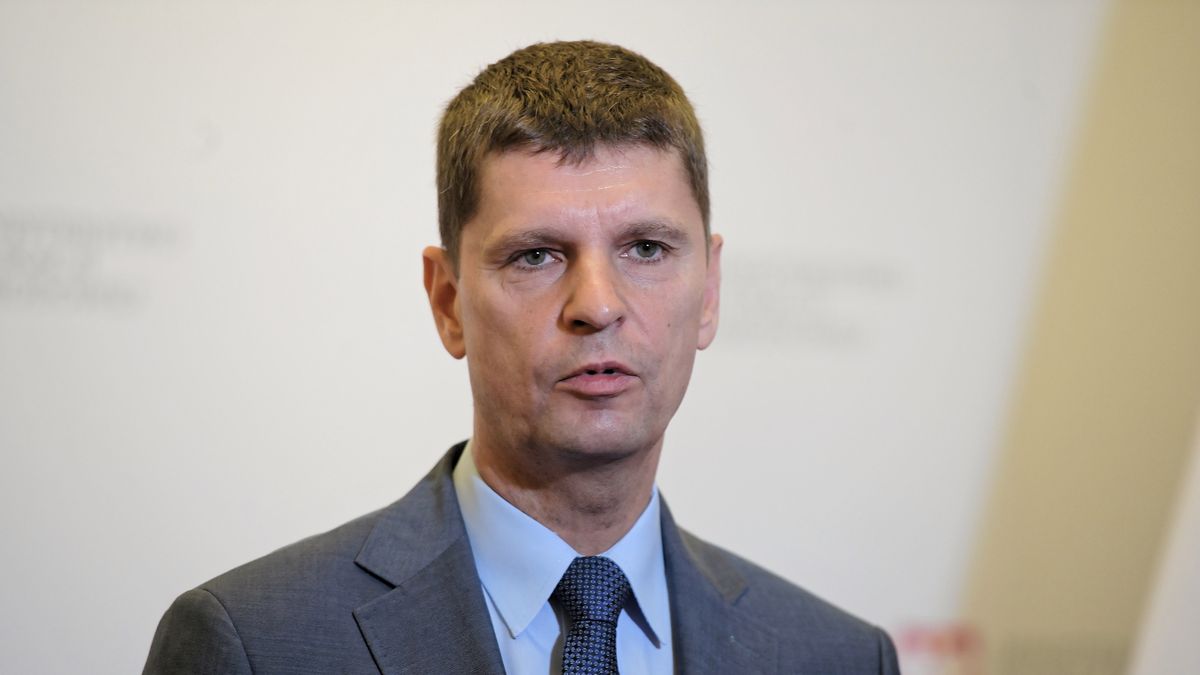 - Zgodnie z zapowiedzią, jesteśmy gotowi opublikować rozporządzenie, w którym precyzujemy nauczanie na odległość - mówi minister edukacji narodowej Dariusz Piontkowski 