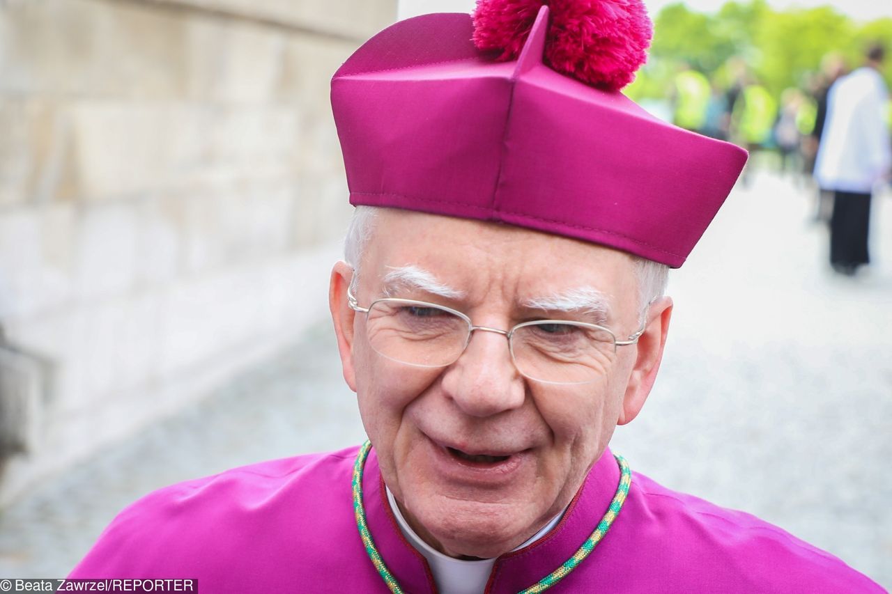 Abp Marek Jędraszewski nie odpuszcza. Skomentował słowa o "tęczowej zarazie"