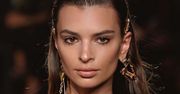 Ratajkowski na wybiegu u Versace. Wszyscy patrzyli na jej dekolt