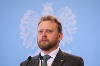 Dylemat z otwarciem gospodarki. Szumowski: "Pewne sklepy, być może, muszą być uruchomione"