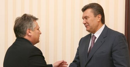 Czy Kwaśniewski lobbował za pieniądze Janukowycza? Jego nazwisko jest w rejestrze lobbystów