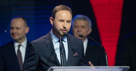 Tomasz Frankowski zagłosował za rezolucją. "Ja Wasz hejt wytrzymam"
