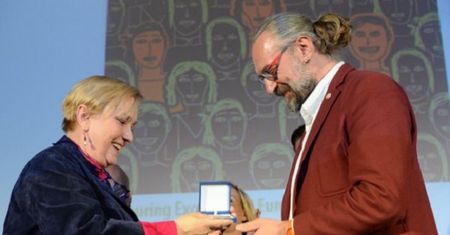 Internauci wypomnieli polityk PO to zdjęcie z Mateuszem Kijowskim. Róża Thun odpowiada