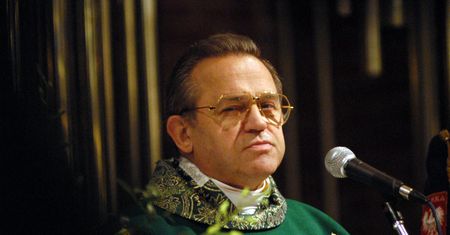 Rodzina ks. Jankowskiego złożyła pozew. Chce od "Gazety Wyborczej" przeprosin
