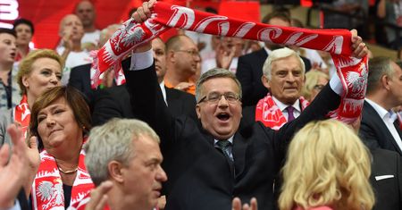 Bronisław Komorowski zaprasza na wspólne oglądanie meczu... w hotelu