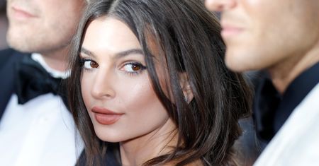 Emily Ratajkowski w zmysłowych koronkach w Cannes