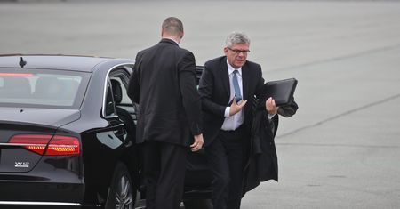 Stanisław Karczewski kupuje luksusowe limuzyny dla Senatu
