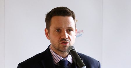 Warszawa. Rafał Trzaskowski zwalnia z opłat parkingowych pracowników szpitali