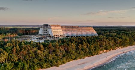 Największy hotel w Polsce już stoi. Pomieści ponad 3 tys. osób