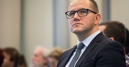 Sute nagrody za fatalną realizację Mieszkania+. Wiceminister Adamczyka hojnie obdarowany