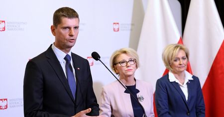 Minister edukacji zapewnia: w szkołach czeka 100 tys. miejsc więcej niż uczniów