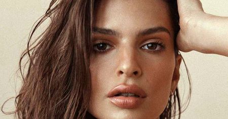 Zmysłowa Emily Ratajkowski. Modelka została blondynką