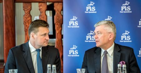 "Seksposeł" Łukasz Zbonikowski na spotkaniu ze Stanisławem Karczewskim. Marszałkowi to nie przeszkadzało