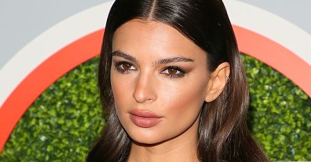 Emily Ratajkowski w grzecznym wydaniu. Cała na czarno