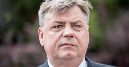 Koronawirus w Polsce. Europoseł Kosma Złotowski apeluje o datki na Kościół