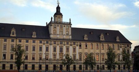 Mężczyzna spadł z tarasu Uniwersytetu Wrocławskiego. Nie żyje