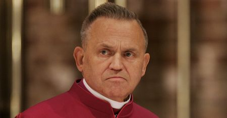 Działacz "Solidarności" Jan Rulewski apeluje: trzeba usunąć grób ks. Jankowskiego z kościoła