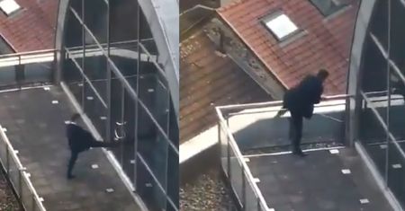 Parlament Europejski. Europoseł PiS kopie w drzwi. Potem się tłumaczy