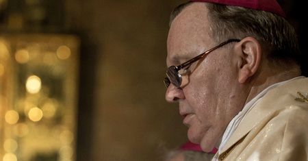 "Tylko nie mów nikomu". Sprawa bpa Gołębiewskiego w prokuraturze. Doniesienie Wiosny