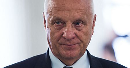 Niesiołowski weźmie udział w kontrmiesięcznicy. "Kaczyńskiemu zostało tylko strzelanie"