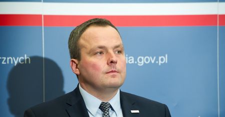 Afera Banasia kładzie się cieniem na służbach. Ale szef ABW sam nie zrezygnuje