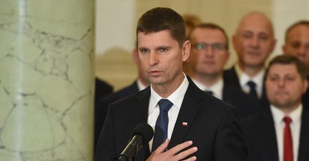 Nauczyciel Paweł Lęcki zwraca się do Dariusza Piontkowskiego