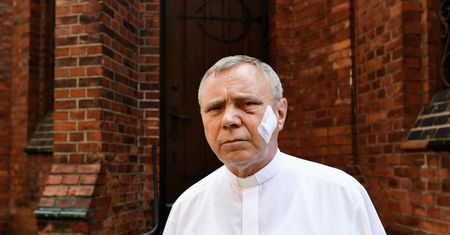 Kulisy ataku na proboszcza w Szczecinie. Napastnicy usłyszeli zarzuty