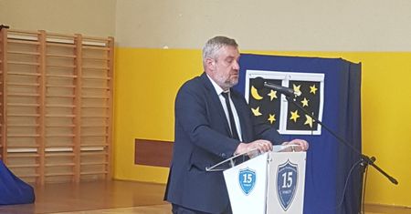 Toruń. Nietypowe wystąpienie ministra Jana Ardanowskiego w szkole. "Trwa wojna"