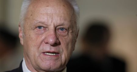 Seksafera z Niesiołowskim. Komisja zajmie się wnioskiem posła, prokuratura postawi zarzut