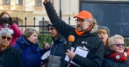 Warszawa: "Obrońcy demokracji" zablokują centrum miasta w 37. rocznicę stanu wojennego