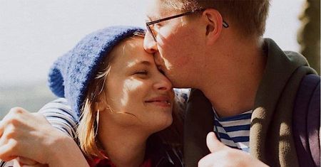Joanna Jarmołowicz i Jan Królikowski pochwalili się zdjęciami ze ślubu. Uroczystość utrzymano w niezwykłym klimacie