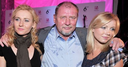 Córka Andrzeja Grabowskiego wyjawiła, jakim ojcem jest aktor: "Niedostępny, humorzasty, ponury...". Kasia wymieniła długą listę przykrych cech