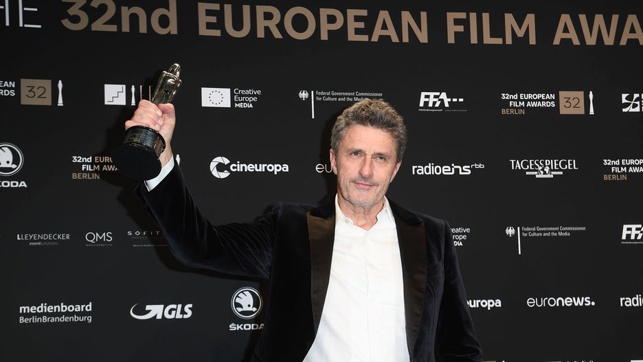 Paweł Pawlikowski ze statuetką 