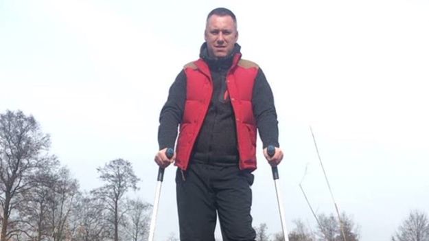 Petro Aleksowski na spacerze - to element rehabilitacji