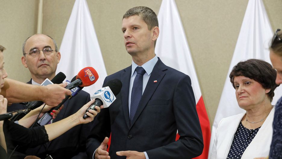 Rekrutacja do szkół. Minister edukacji Dariusz Piontkowski twierdzi, że wszyscy uczniowie znajdą miejsca w placówkach