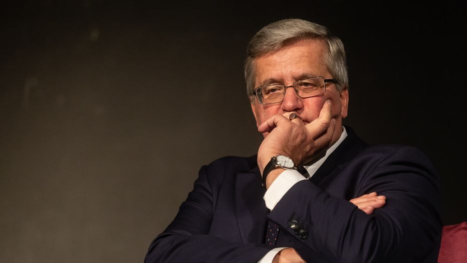 Były prezydent Polski Bronisław Komorowski krytycznie ocenia system wynagrodzeń w NBP