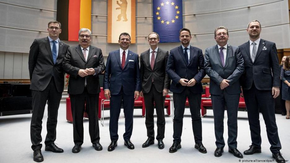Rafał Trzaskowski zawarł pakt. Z burmistrzami z zagranicy chce walczyć z populizmem i lobbować w Brukseli