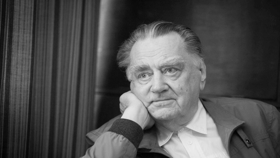 Żałoba narodowa po śmierci premiera Jana Olszewskiego.