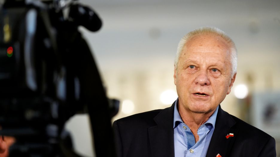 Stefan Niesiołowski (klub PSL-UED) zapowiedział się, że zrzeknie się immunitetu