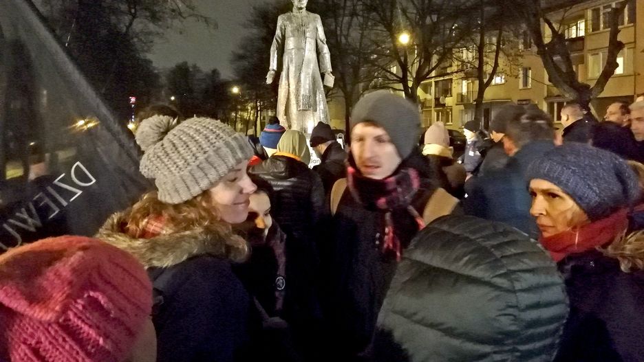 Protest przed pomnikiem księdza Jankowskiego w Gdańsku