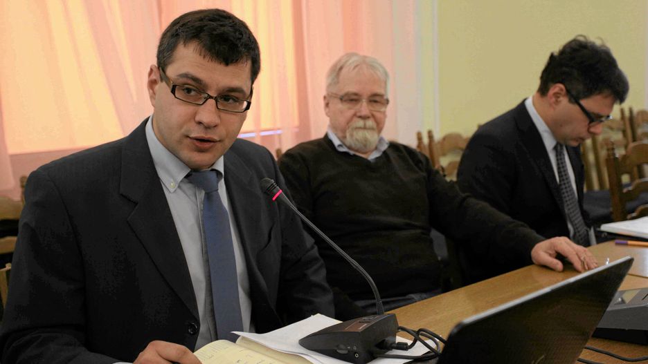 Jacek Karnowski (na pierwszym planie) łączy Kamila Stocha z katastrofą smoleńską. Jego teorię obalono już w 2014 roku.