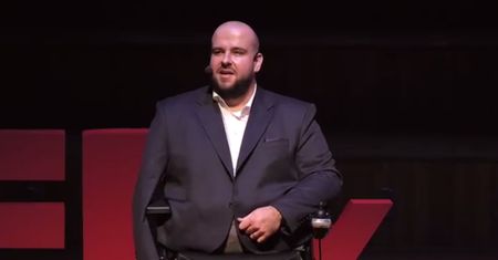 Tomek urodził się bez ręki i nóg. A zrobił w życiu więcej niż niejeden sprawny