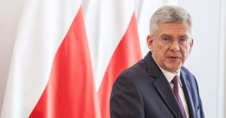 Zero oszczędności i spore zobowiązania. Tak zarabia marszałek Senatu