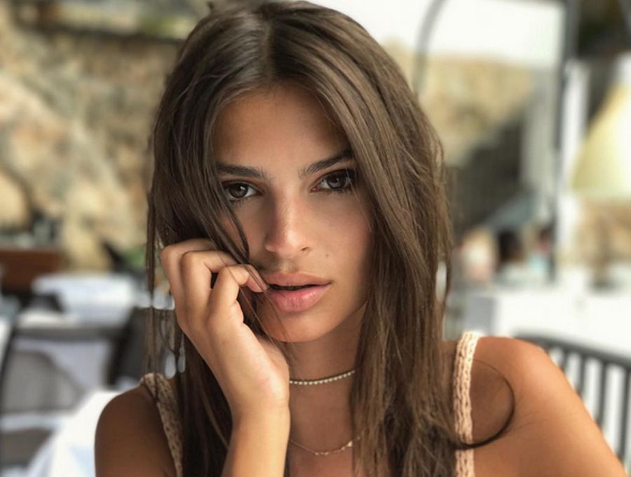 Ratajkowski znów wybrała czerń. Gorsetowa kreacja to strzał w dziesiątkę!
